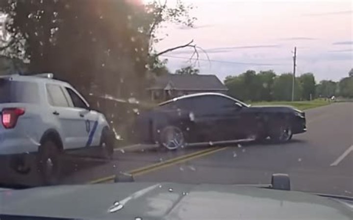 
14-year-old runs out of gas in allegedly stolen Mustang during police chase, jumps off bridge 