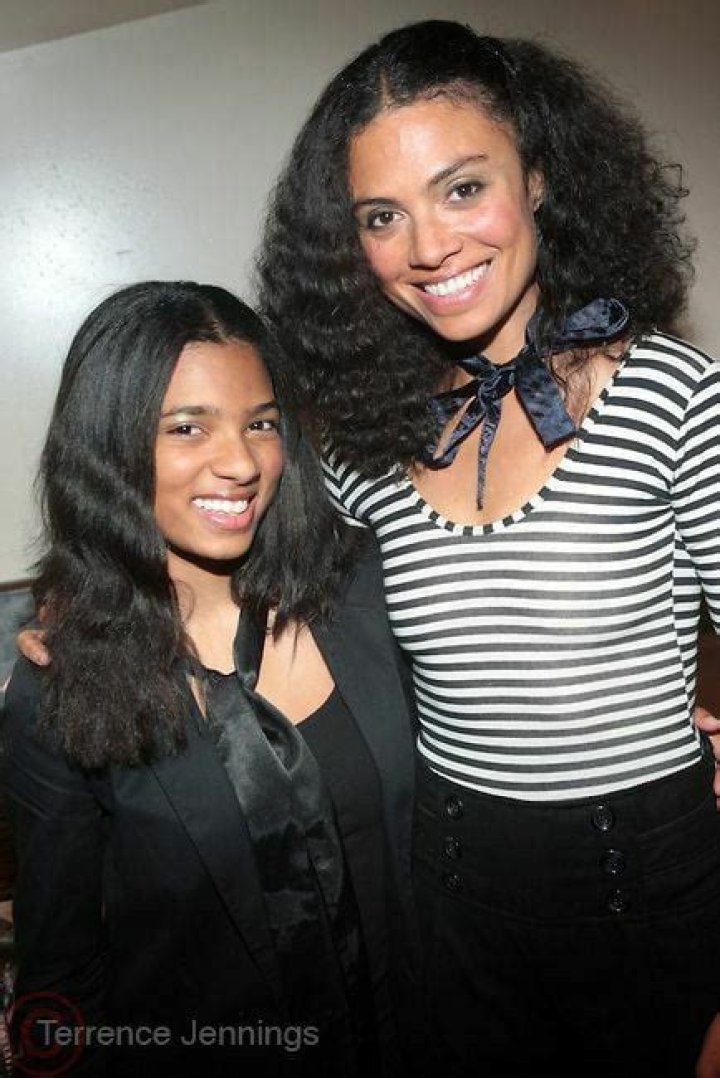 Amel Larrieux