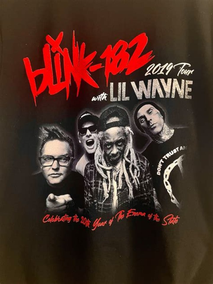 Blink 182 Gift Lil Wayne With A Birthday Blunt On Stage: Watch