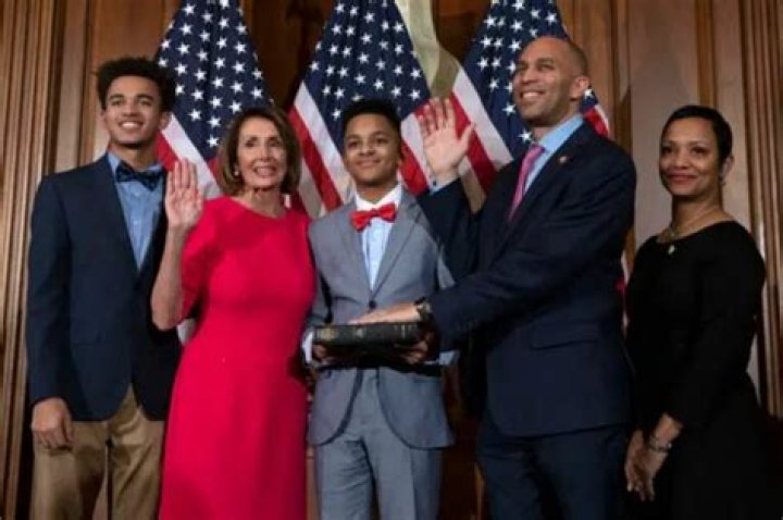 Congressman Hakeem Height, Weight, Net Worth, Age, Birthday, Wikipedia, Who, Nationality, Biography