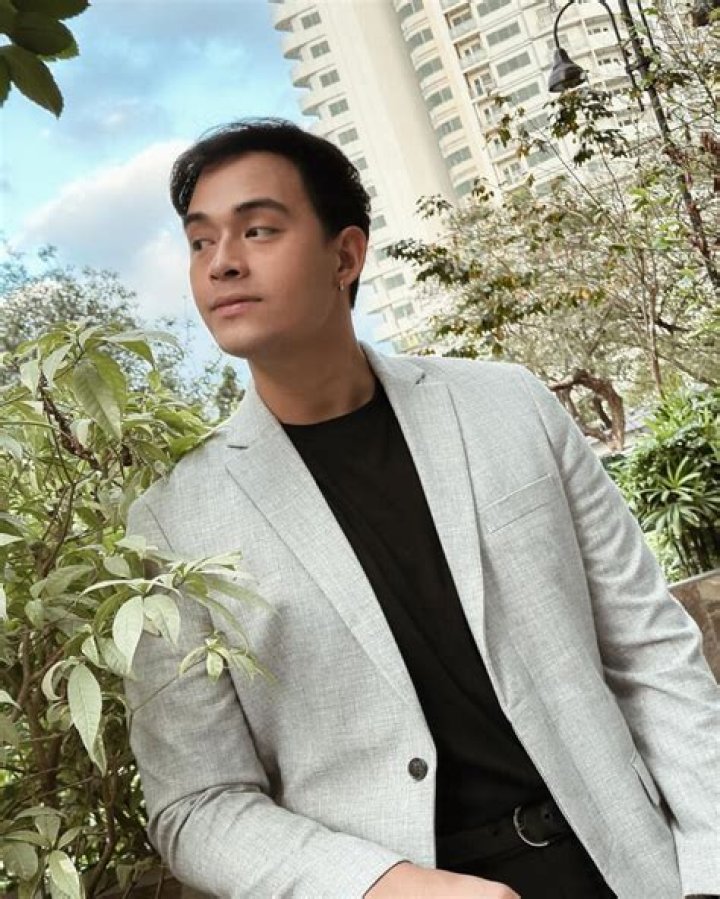 
Diego Loyzaga Height, Weight, Net Worth, Age, Birthday, Wikipedia, Who, Nationality, Biography 