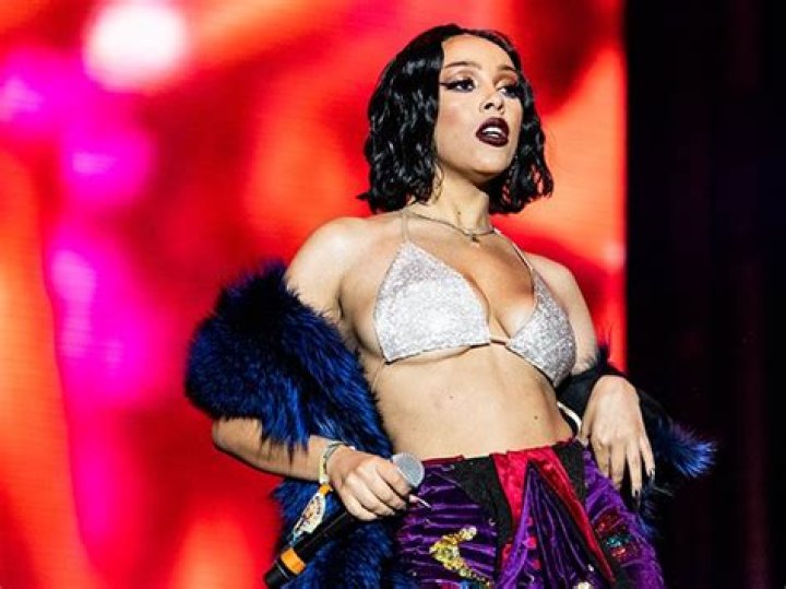 Doja Cat's Man Gasses Her Up And She Eats It Up: Watch