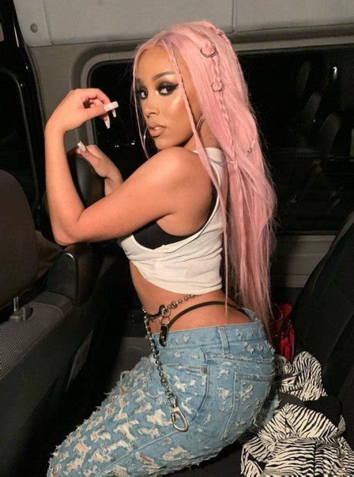 How tall is Doja Cat