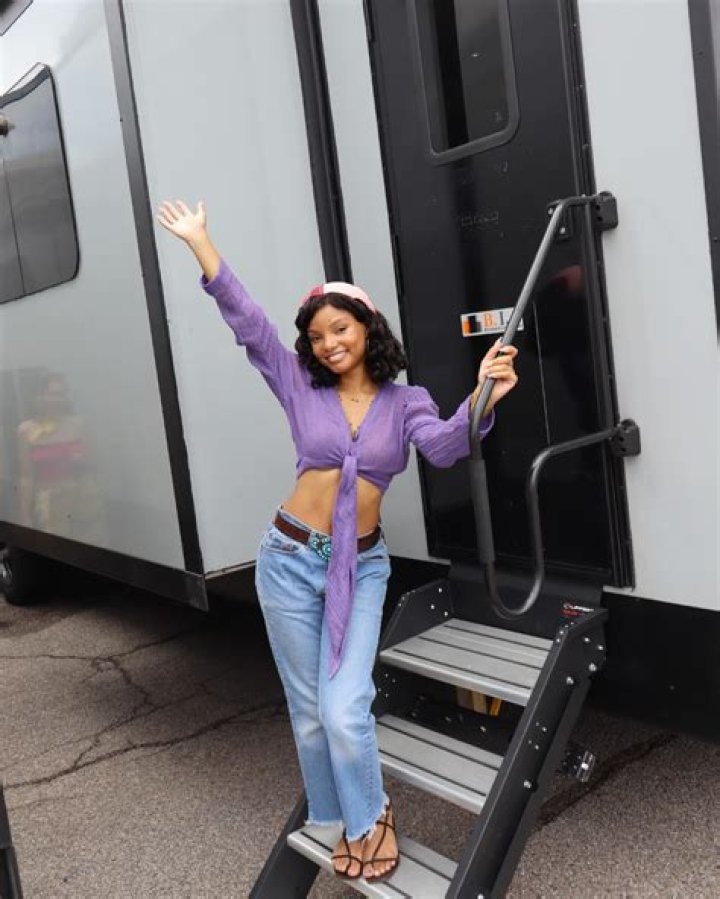 How tall is Halle Bailey
