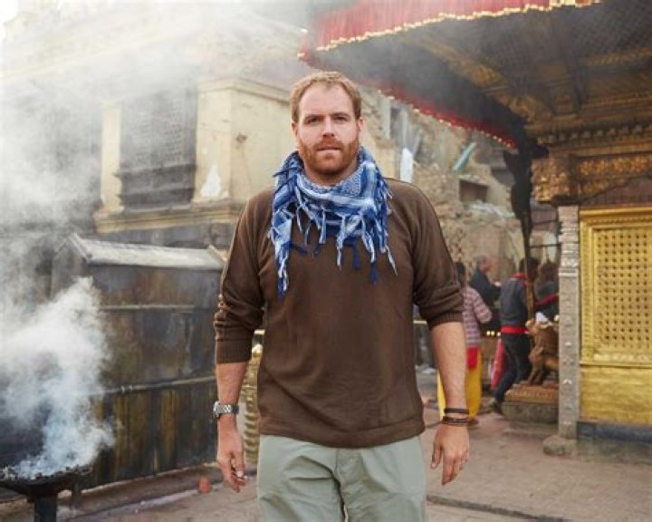 How tall is Josh Gates
