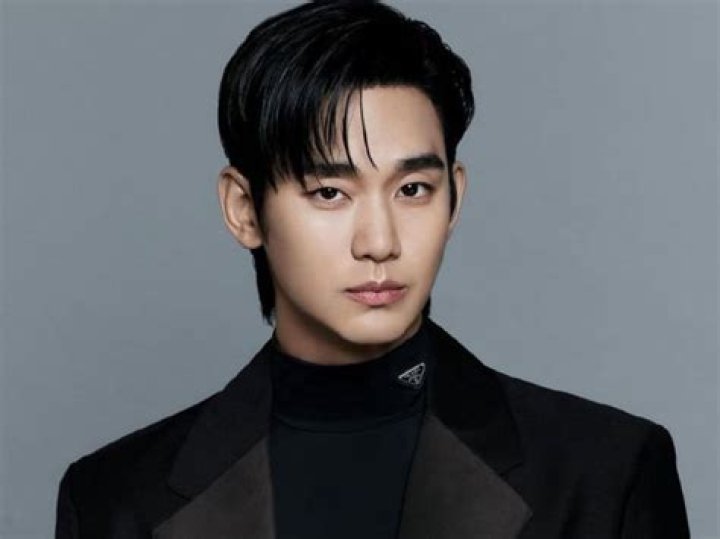 How tall is Kim Matula