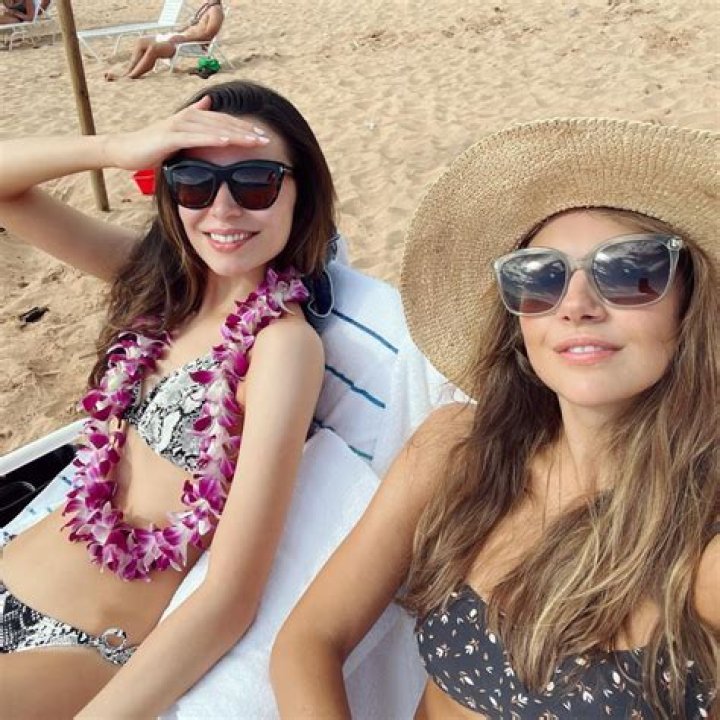 iCan Rock Any Bikini! See Nickelodeon Star Miranda Cosgrove’s Best Swimsuit Pictures