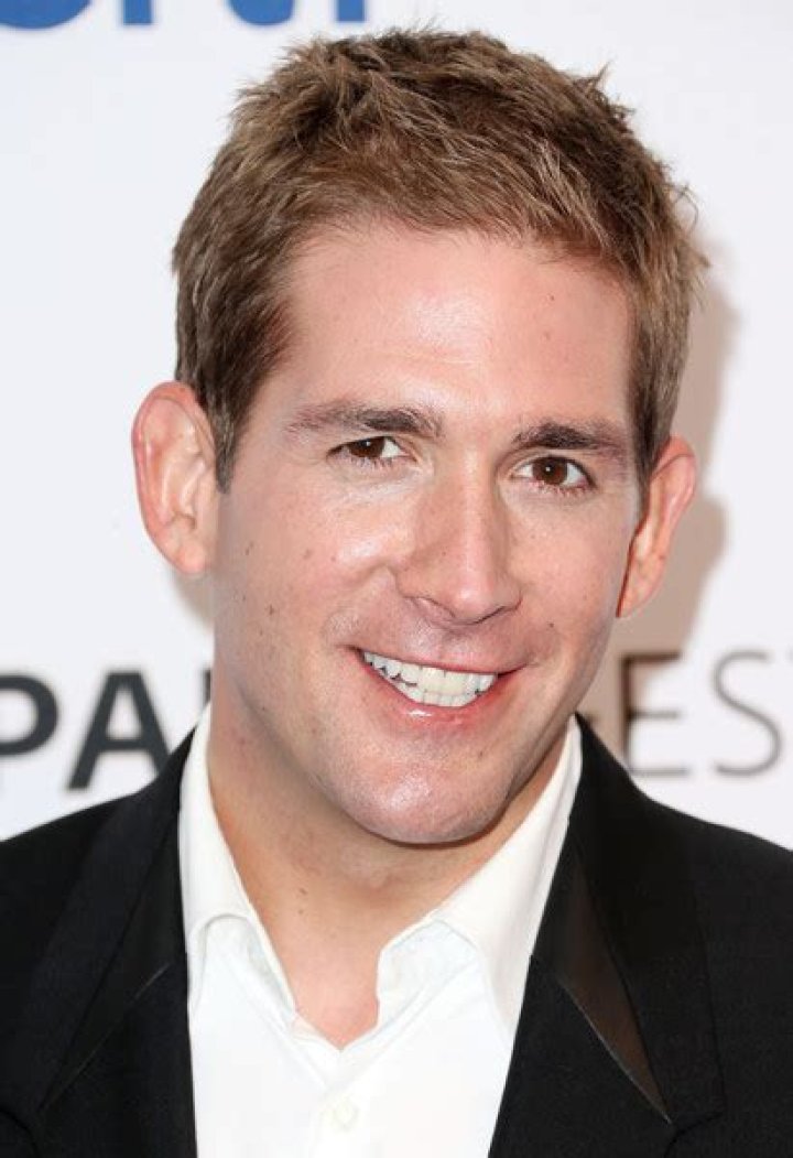 Is Eric Szmanda Married to Wife? Or Dating a Girlfriend?