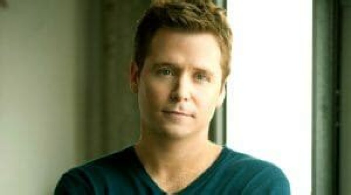 
Is Kevin Connolly Married? His Bio, Age, Wife, Girlfriend, Height and Net worth 
