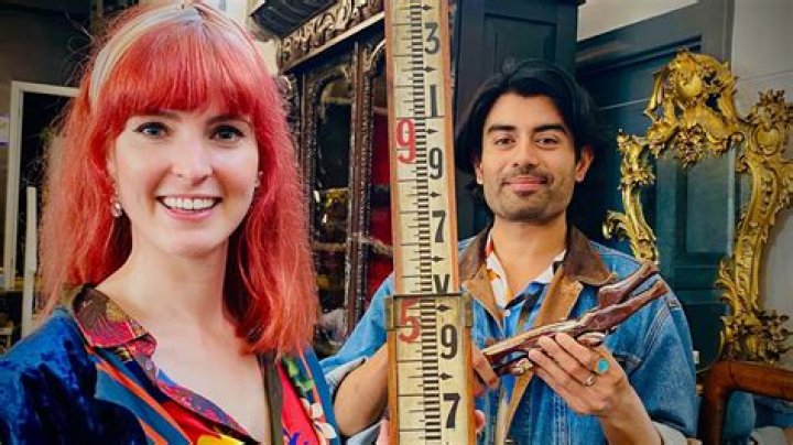 
Ishy Khan Antiques Road Trip Expert Has His Shop In London 