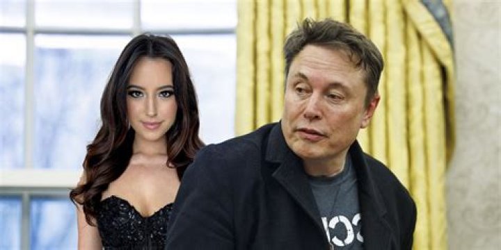 
Jesse L. Martin’s Dating Controversies. 