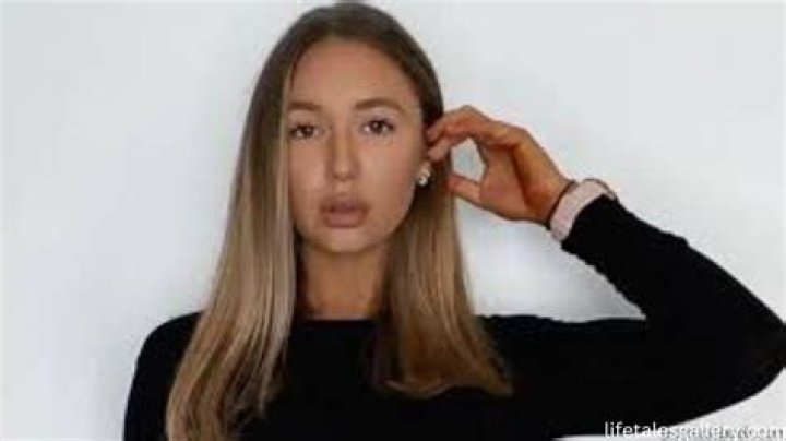 
Julie Brougham Height, Weight, Net Worth, Age, Birthday, Wikipedia, Who, Nationality, Biography 