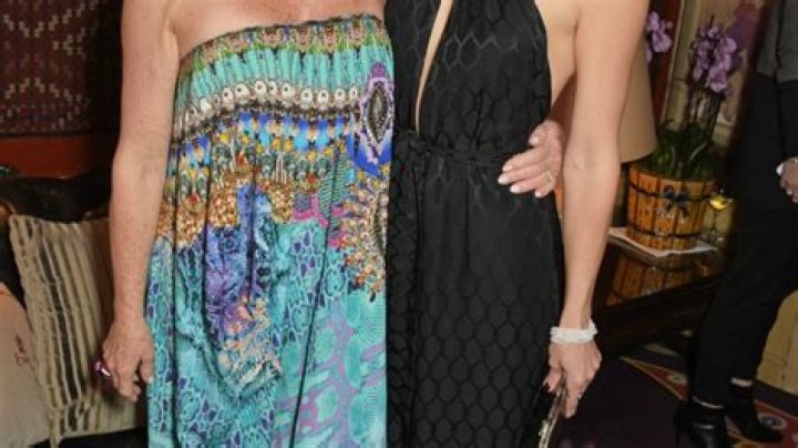 Kate Hudson Catches Mom Goldie Hawn Buying Clothes From a Competitor of Fabletics!