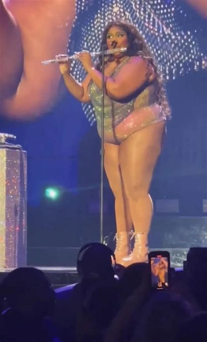 
Lizzo Plays Historic 220-Year-Old Crystal Flute Owned by President Madison: ‘This Is Iconic’ 