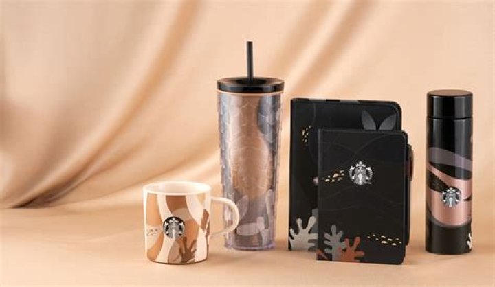 Merry Glam-Mas! Kylie Jenner’s 2018 Holiday Collection Is Here