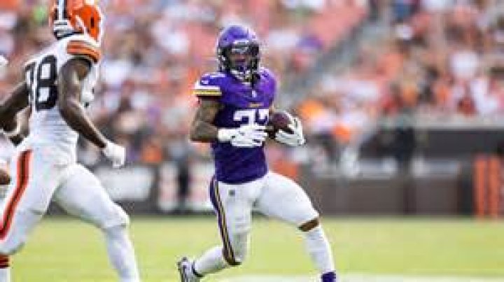 Myles Gaskin Height, Weight, Net Worth, Age, Birthday, Wikipedia, Who, Nationality, Biography