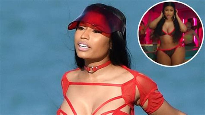 Nicki Minaj Is the ‘Queen of Rap’ and the Queen of Bikinis! Photos of Her Hottest Swimsuits