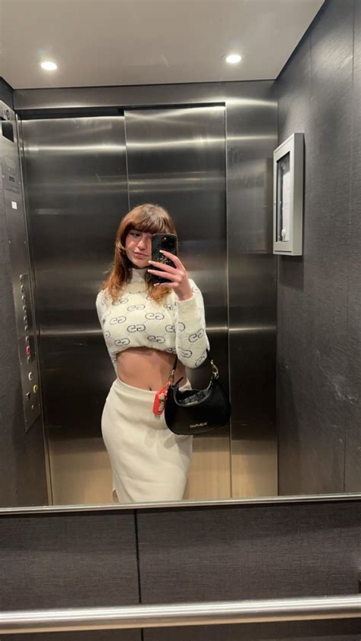 Oui, Reine! Emily Ratajkowski Arrives at Her Hotel in Paris Wearing a Crop Top and Tight Skirt