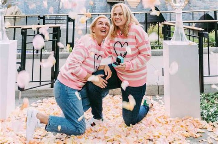 
Rebel Wilson Got Engaged To Her Girlfriend Ramona Agruma 