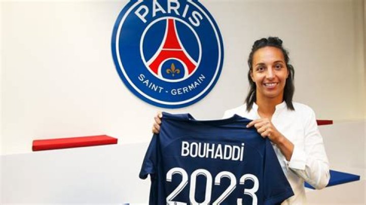 
Sarah Bouhaddi Joins PSG From Lyon 