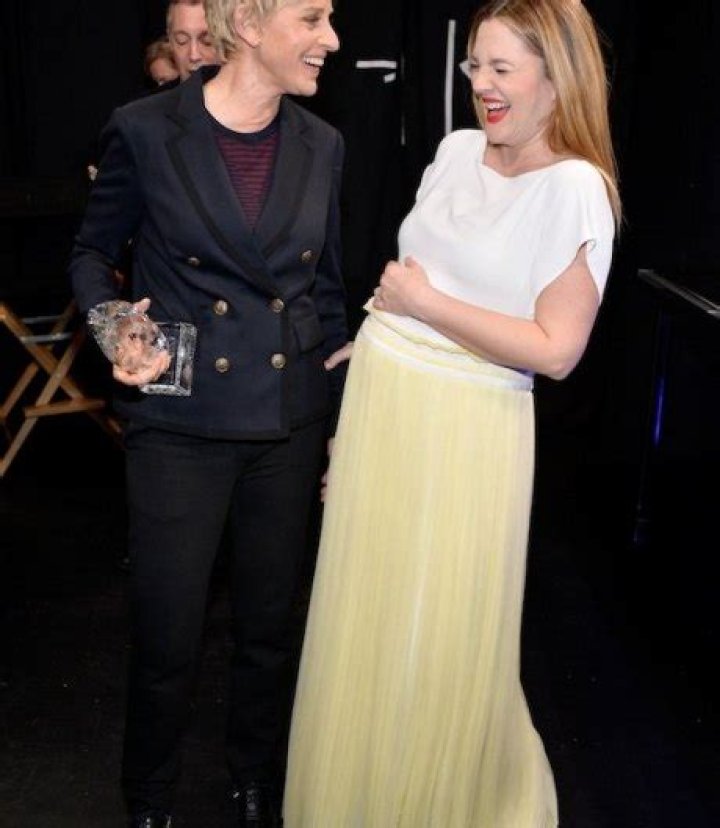 Say What?! Ellen DeGeneres Calls Pregnant Drew Barrymore “Fat” at People’s Choice Awards (VIDEO)