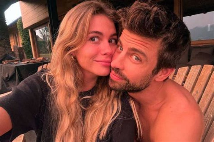 Shakira’s Ex Gerard Pique Passionately Kisses New Girlfriend 2 Months After Couple’s Shocking Split