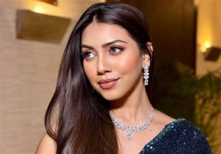 Simran Khan Wiki - Biography, Age, Boyfriend, Parents, Caste, Web Series, Height & More