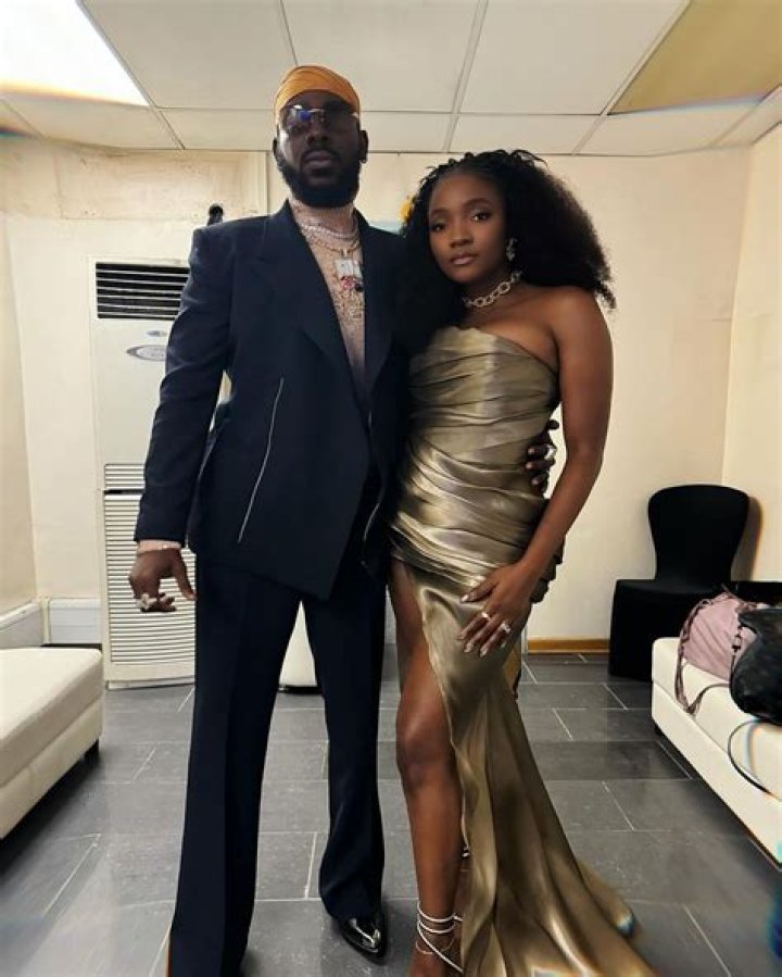 
Singer Simi’s Husband, Adekunle Gold Reacts As His Wife Shares Photos Of Her Outfit On Stage 