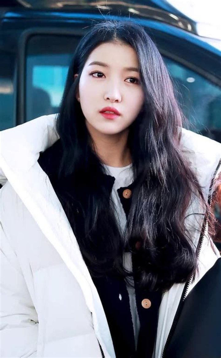 Sowon Height, Weight, Net Worth, Age, Birthday, Wikipedia, Who, Nationality, Biography