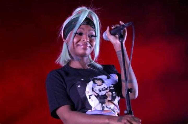 Summer Walker Flashes Her Boobs