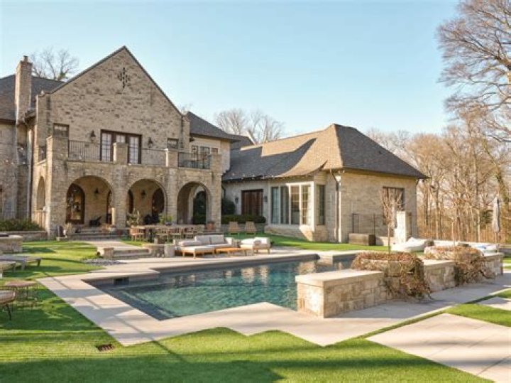 Take a Tour of Jessie James Decker and Husband Eric Decker’s Nashville Home: Photos