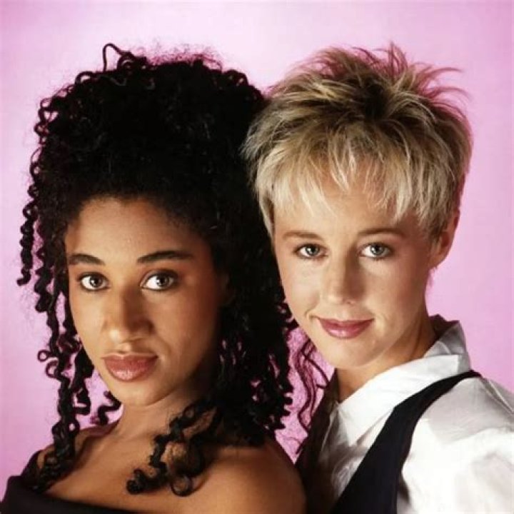 
Who Are Dee Lewis And Shirley Lewis? Meet Linda Lewis Sister 