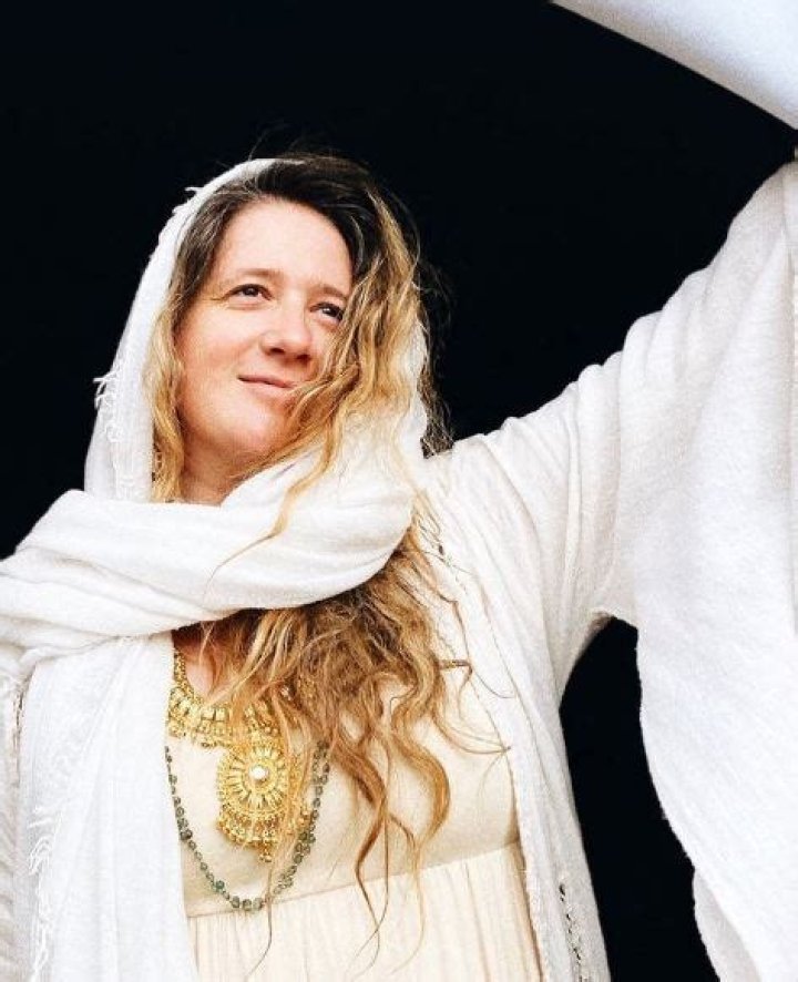 Who is Guru Jagat? Wiki, Biography, Husband, Age, Daughter, Parents, Religion & More