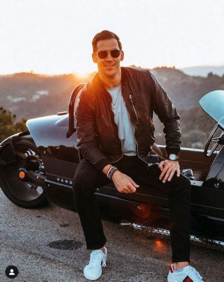 Who is Lewis Howes? Wiki, Bio, Net worth, Wife & Facts About Entrepreneur