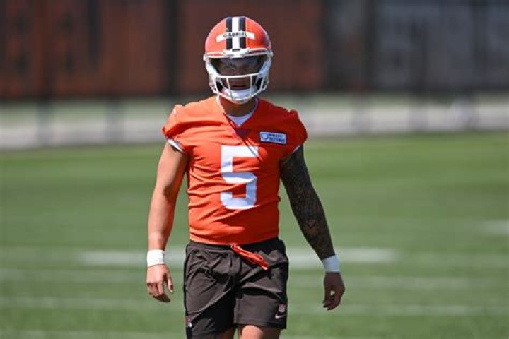 
Who Is Shiralee Hood? 5 Facts To Know About The Comedian 