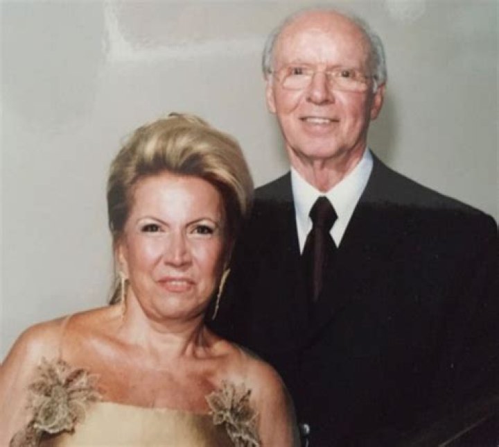 Who was Alcina de Castro, the late wife of Mario Zagallo?